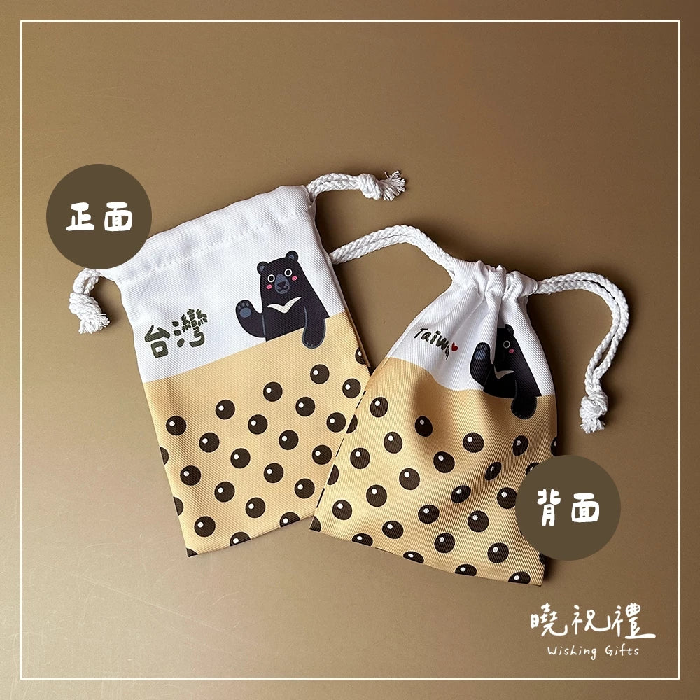 曉祝禮 【給外國朋友】台灣 臺灣 紀念品 伴手禮 出國 禮物 台灣黑熊 束口袋 收納袋 飾品袋 小藥袋 環保袋 14X19CM(1入)