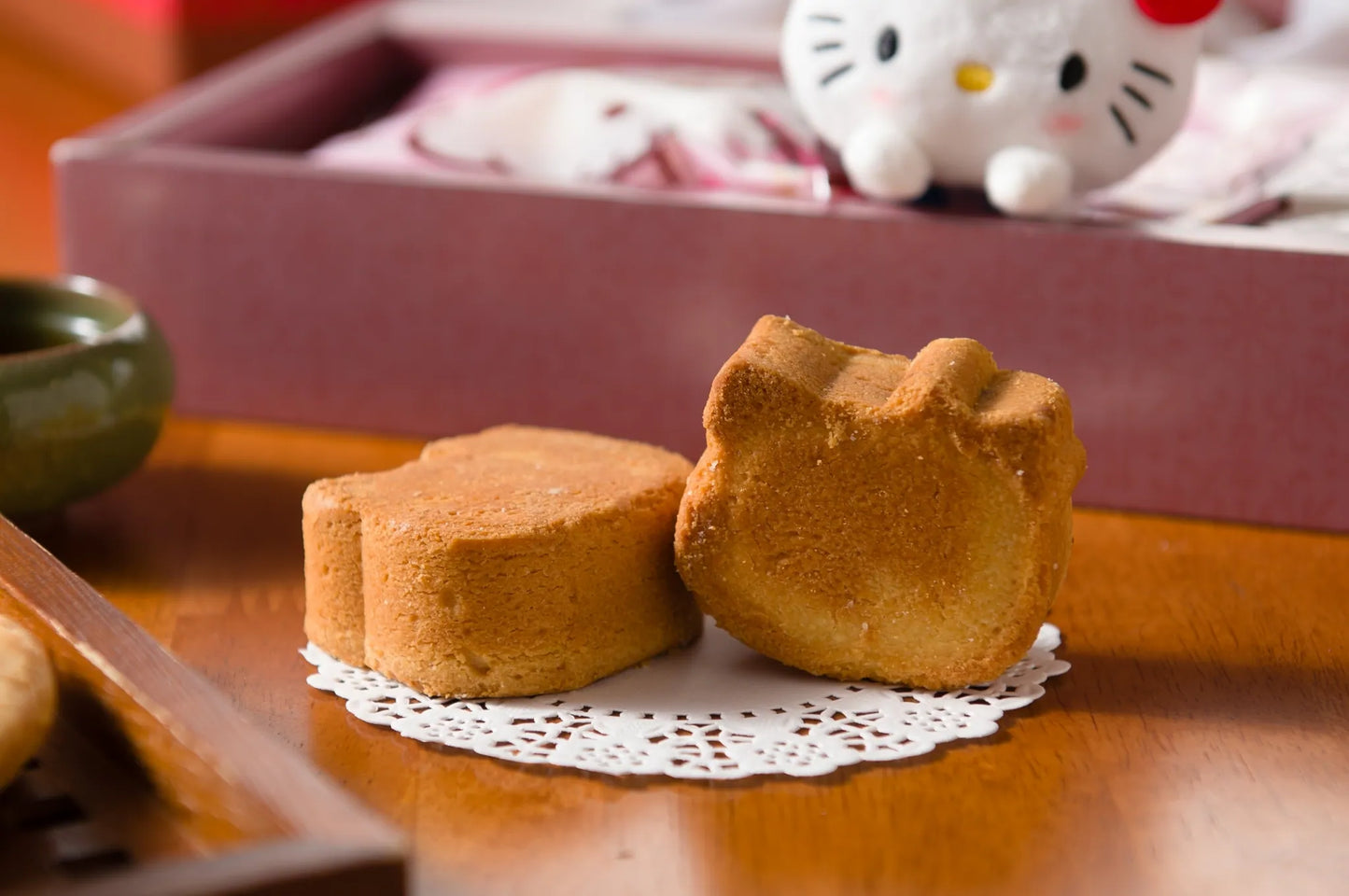 紅櫻花【三麗鷗授權】Hello Kitty 造型鳳梨酥8入禮盒