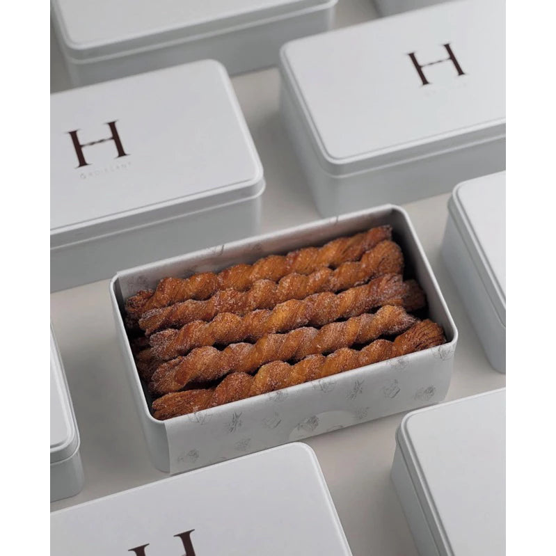 Hsiao.yen 鐵盒丹麥棒(口味: 原味、大溪地香草、肉桂)(14-15入*盒)