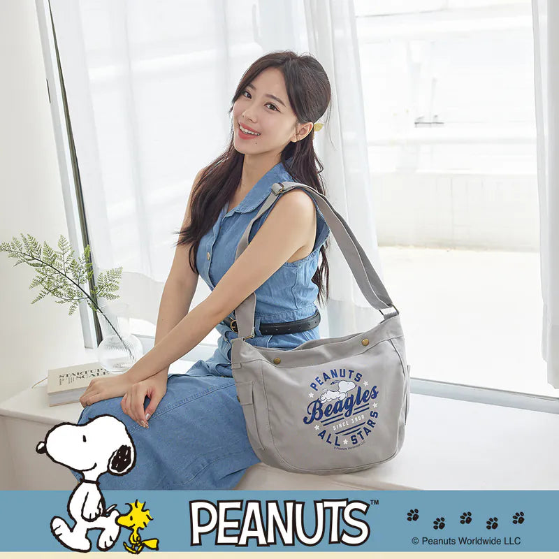 SNOOPY x Kiiwi O! 聯名款.休閒帆布隨身兩用包 PEANUS 灰(1入)