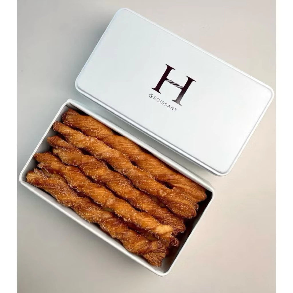 Hsiao.yen 鐵盒丹麥棒(口味: 原味、大溪地香草、肉桂)(14-15入*盒)