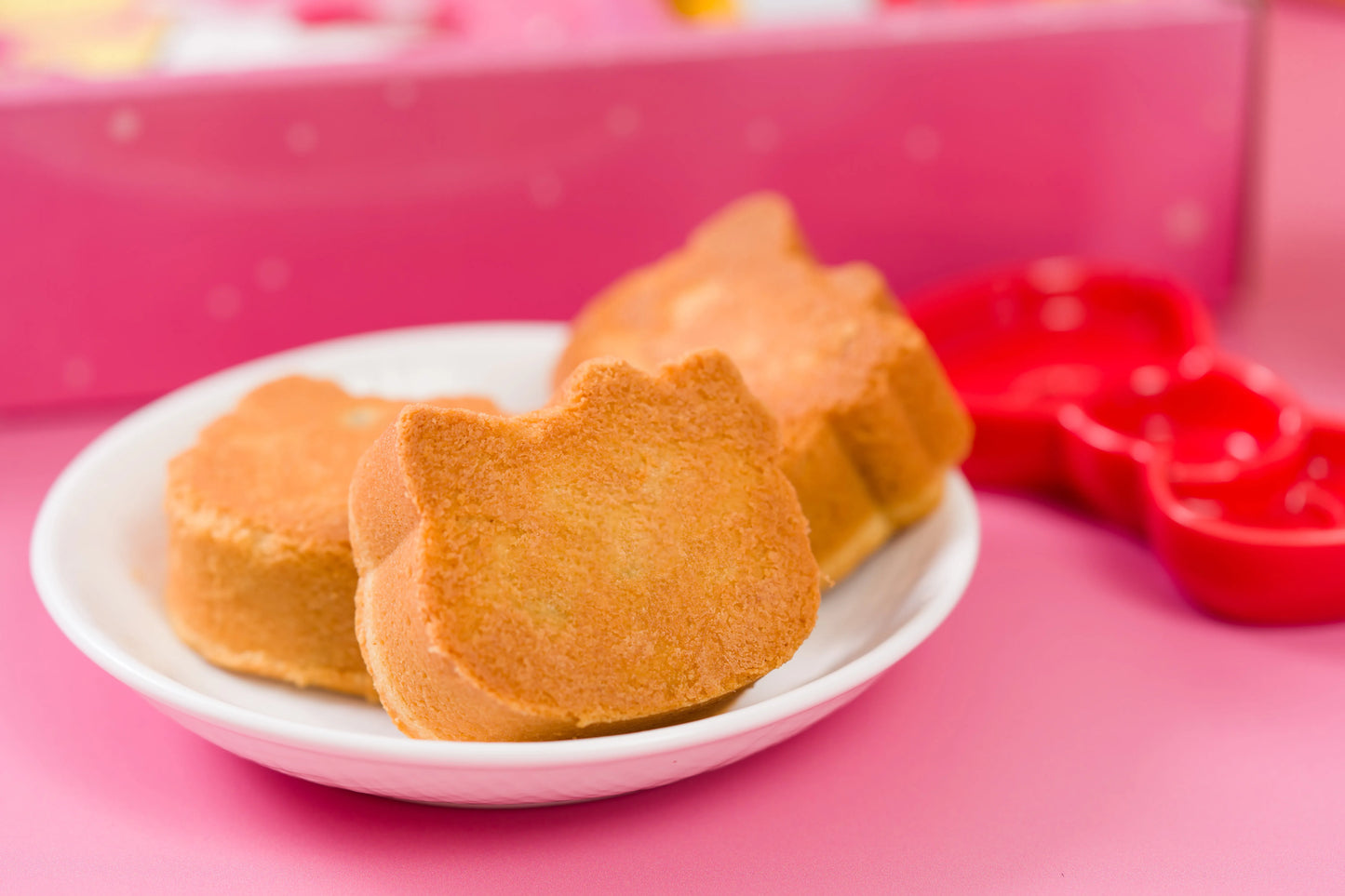 紅櫻花【三麗鷗授權】Hello Kitty 造型鳳梨酥禮盒 - 贈Hello Kitty限定瓷盤