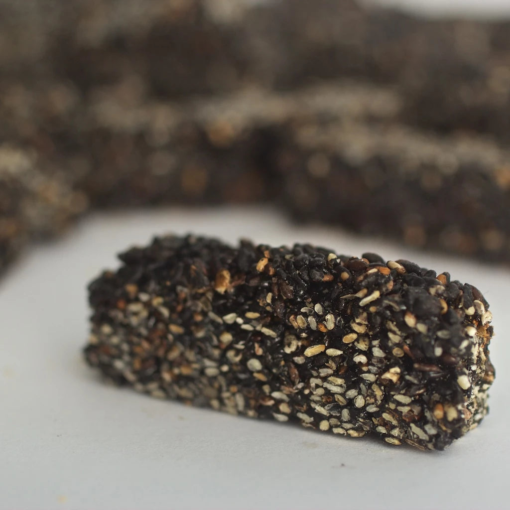 【大地花生工坊】純黑芝麻角 200g/袋(可素食)|經典花生糖 芝麻糖