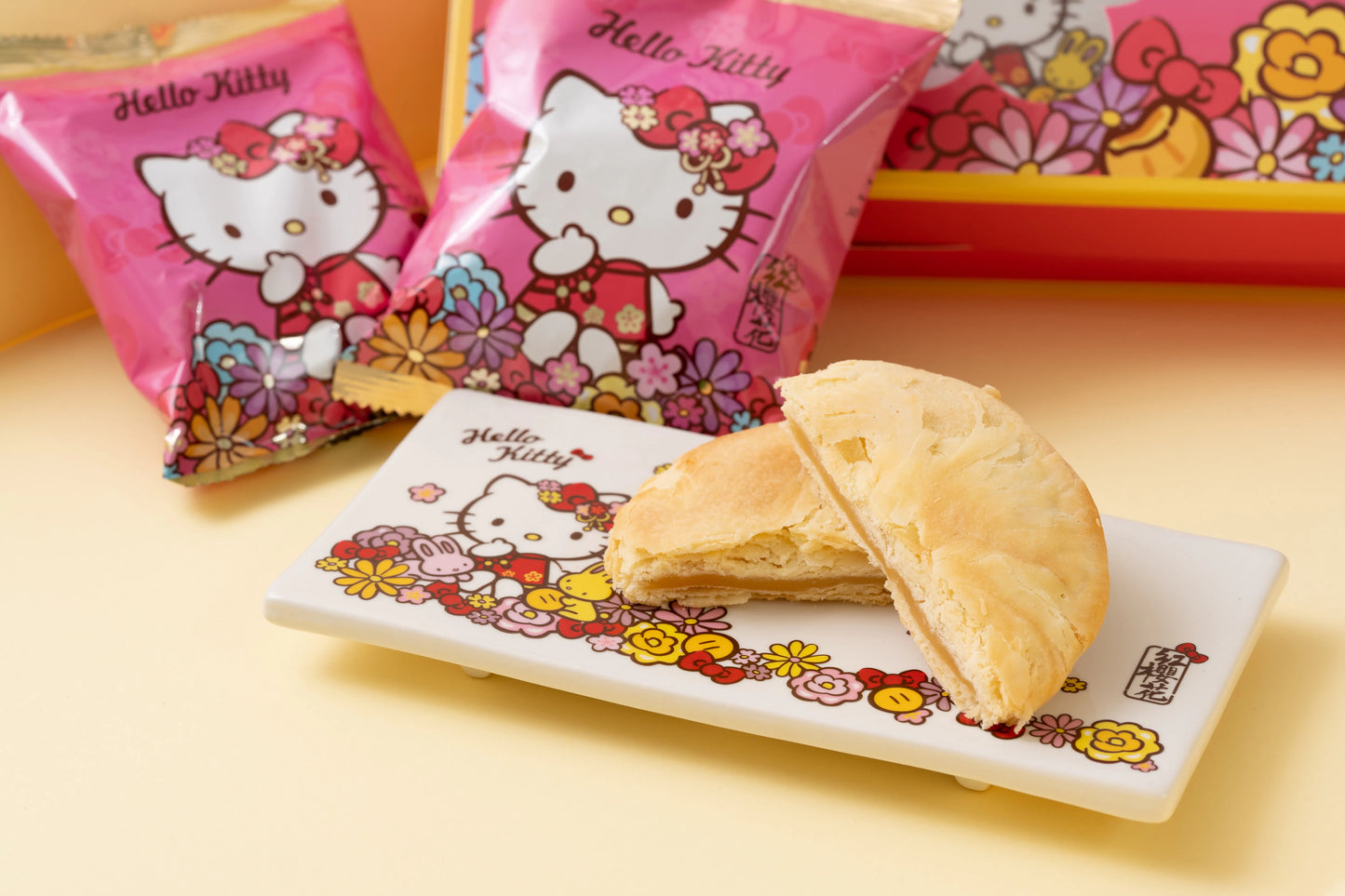 紅櫻花【三麗鷗授權】Hello Kitty 太陽餅禮盒 - 贈Hello Kitty長形瓷盤