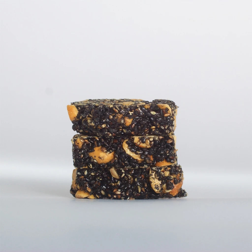 【大地花生工坊】黑芝麻花生角 200g/袋(可素食)|經典花生糖 焙炒花生角系列