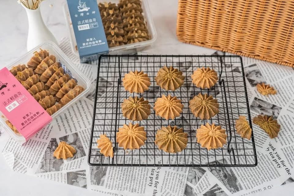 【台灣女神-法式輕曲奇】曲奇餅乾 精選食材 手工蛋捲 低糖少油 21入 (透明盒裝)