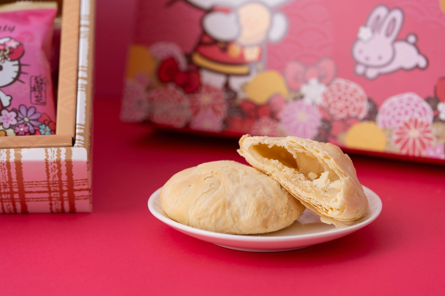 紅櫻花【三麗鷗授權】Hello Kitty 金元寶禮盒 - 贈Hello Kitty限量新春瓷盤
