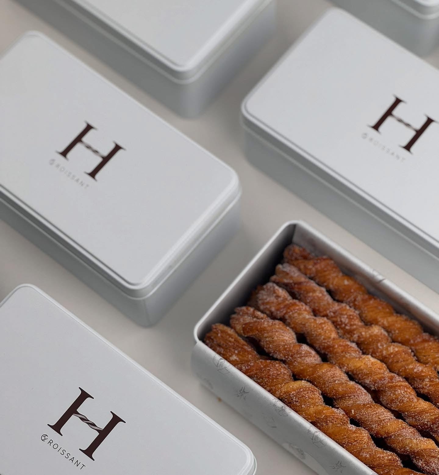 Hsiao.yen 鐵盒丹麥棒(口味: 原味、大溪地香草、肉桂)(14-15入*盒)