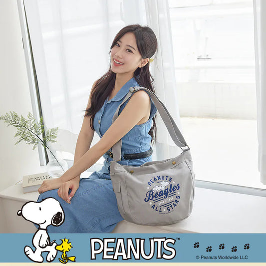 SNOOPY x Kiiwi O! 聯名款．休閒帆布隨身兩用包 PEANUS 灰(1入)