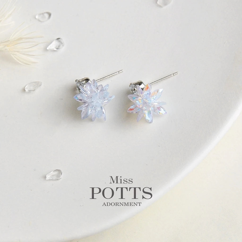 MissPotts｜Karina 冰晶雪花耳釘 S925銀針耳環 銀針飾品 水晶耳環 鋯石 雪花 雪球 耳針 耳釘(1*set)