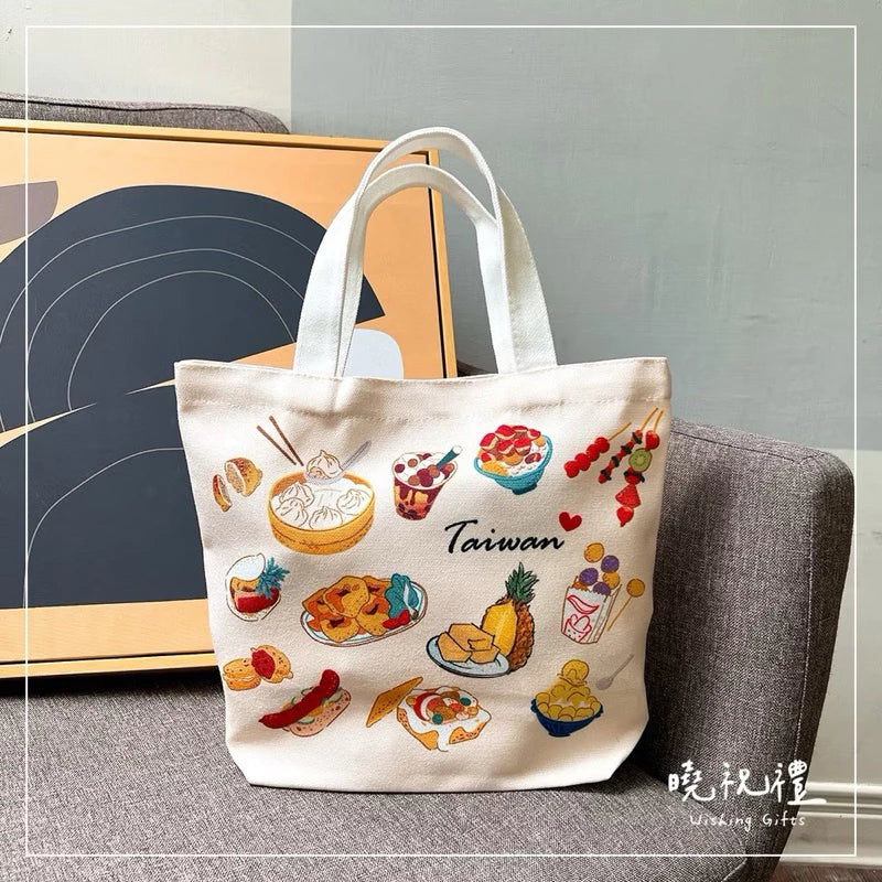 曉祝禮 【台灣紀念禮品】台灣 台灣景點 夜市小吃 托特包 便當袋 萬用包 萬用袋 出國 紀念品 伴手禮(1入)