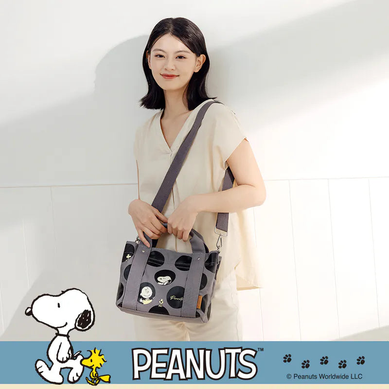 SNOOPY x Kiiwi O! 聯名款．日本同步多隔層厚磅帆布兩用托特包 KATO 灰圓點(1入)