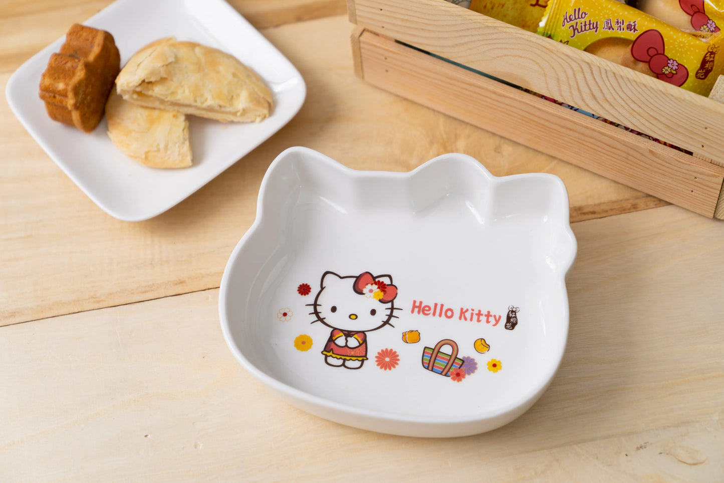 紅櫻花【三麗鷗授權】Hello Kitty 大圓滿禮盒 - 贈Hello Kitty造型瓷盤