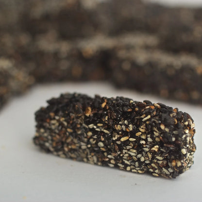 【大地花生工坊】純黑芝麻角 200g/袋（可素食）｜經典花生糖 芝麻糖