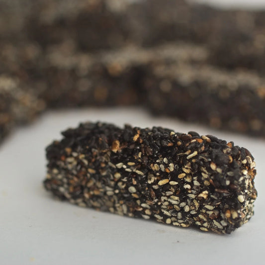 【大地花生工坊】純黑芝麻角 200g/袋（可素食）｜經典花生糖 芝麻糖