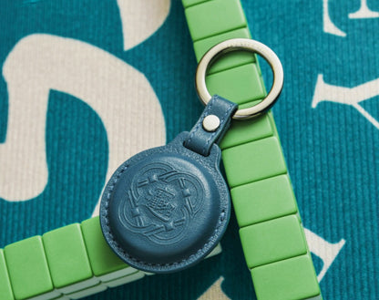 大甲鎮瀾宮 馬卡龍招財鑰匙圈 之 『紅中發』Style 50088-A201 小牛皮素紋海軍藍A201