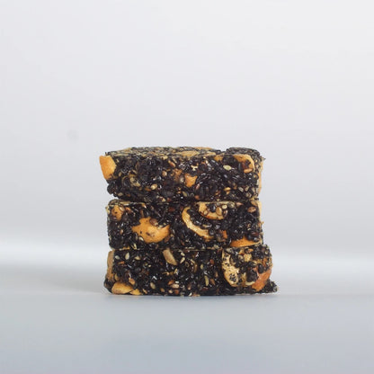 【大地花生工坊】黑芝麻花生角 200g/袋（可素食）｜經典花生糖 焙炒花生角系列