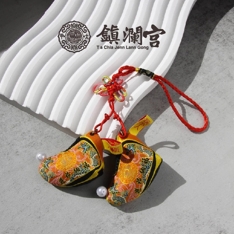 【鎮瀾宮】大甲媽驅邪庇佑媽祖鞋吊飾｜防小人 轉運 好運｜驅邪避煞(1入)